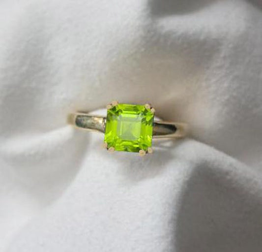 August Birthstone Peridot Ring in 925 Sterling Silver – Ascher Cut Statement Band